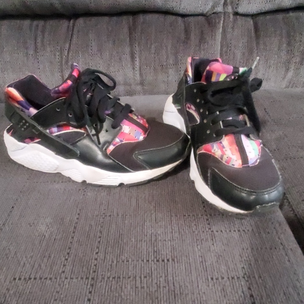 Nike huarache size 5y